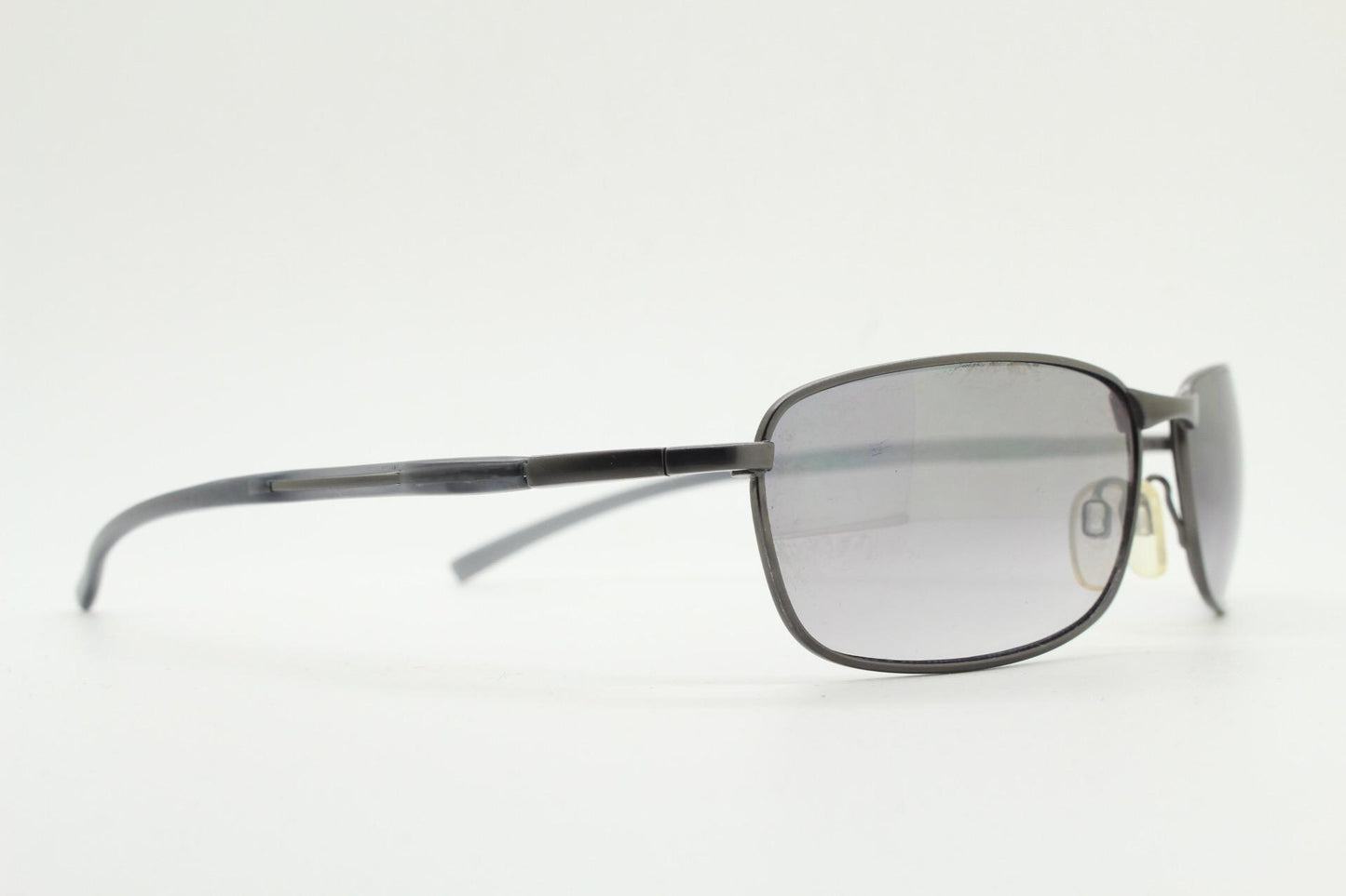 90s vintage curved rectangular sunglasses. Metal low profile frame in grey chrome with frosted arms and mirrored lenses. 2000's. Y2K NOS