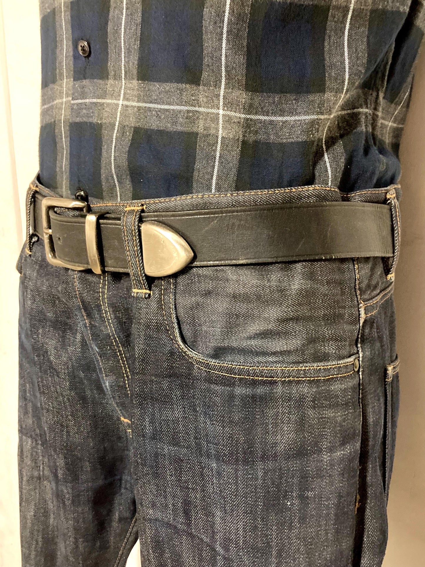 80s vintage plain black heavy duty genuine leather belt. Thick cowhide with substantial silver metal buckle. For trousers and jeans. Mens