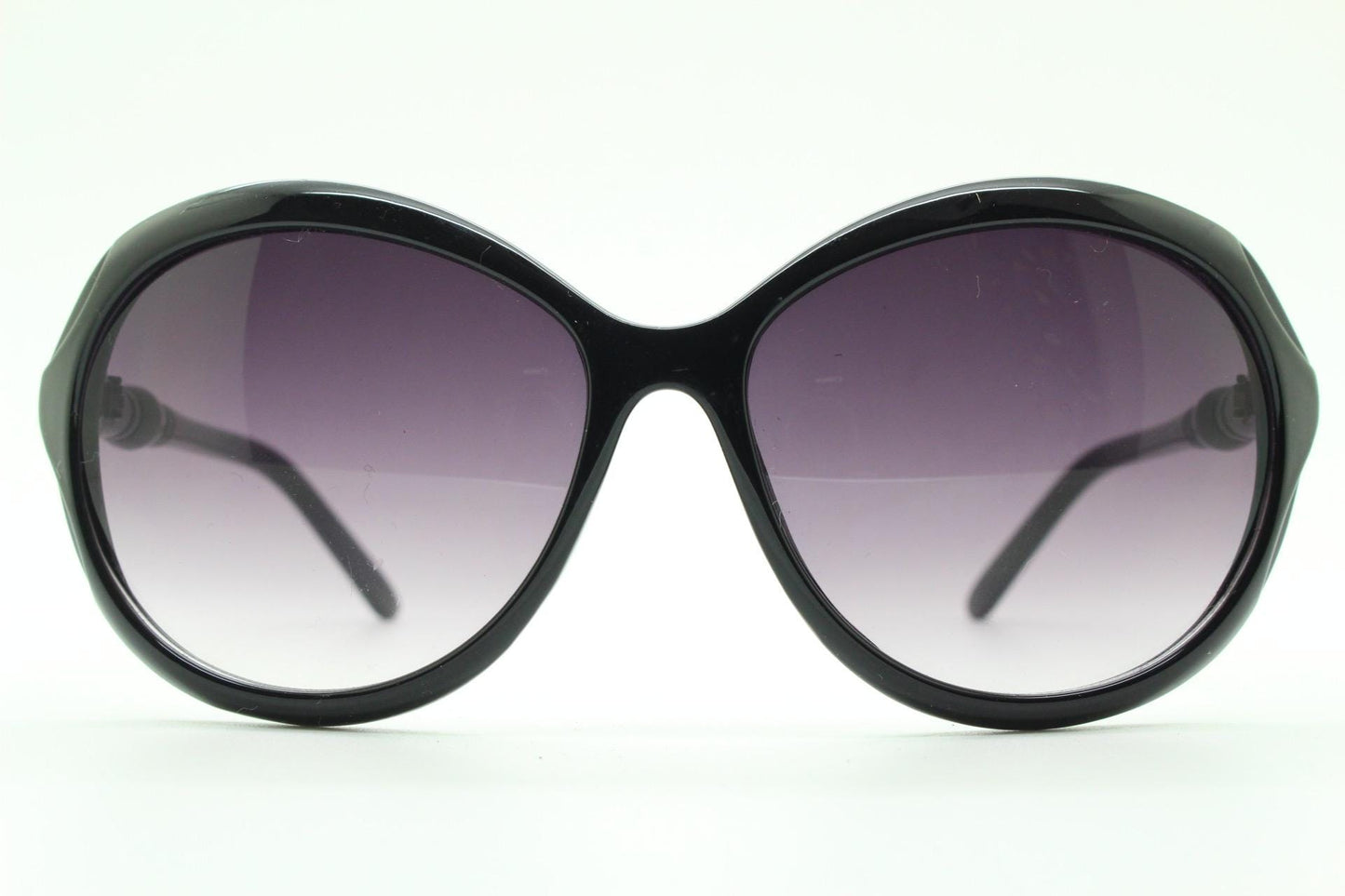 Y2K vintage big round sunglasses. Women's classical 60s design in plain black gloss with graduating lenses. Oversized 2000s. 00s NOS