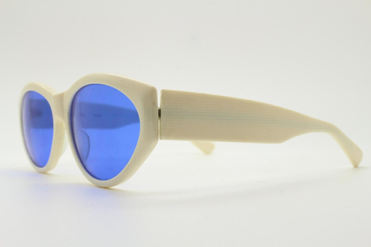 Benson and Ashley vintage 80s cat eye sunglasses hand made in England. 50s design white acetate cateye frame with cobalt blue lenses. NOS