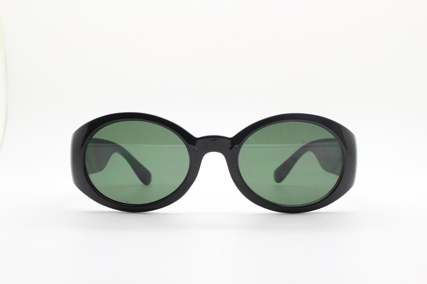 Y2k vintage tall arm oval sunglasses. 60s design black frame with curved sides and green lenses. Unused NOS. Mod. Beatnik