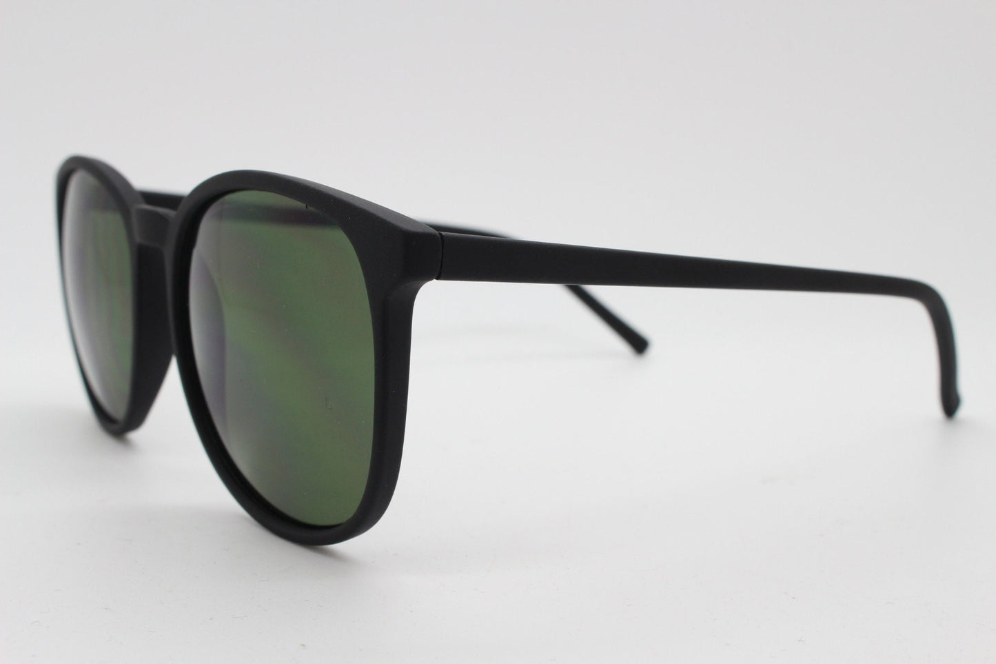 90s vintage round sunglasses. Slim frame in a rubber finish with dark green lenses. BNWT