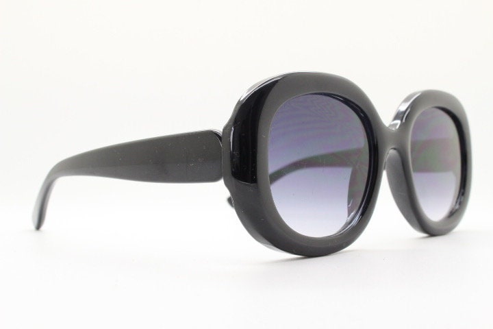 Y2k vintage oversized round sunglasses. Thick framed Women's big 60s mod design black frame with smoky gradient lenses. Unused BNWT. 70s