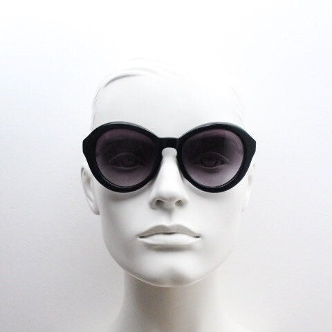 Moschino oversized 60s design sunglasses model 72101SA. Womens big thick black acetate frame with keyhole bridge. Y2k vintage