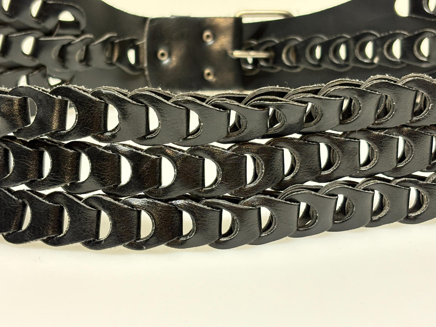 Y2K vintage tall black 70s design belt with 3 layers of looped vinyl strands and solid metal buckle. 2000s NOS. 60s hippy style. Eco leather