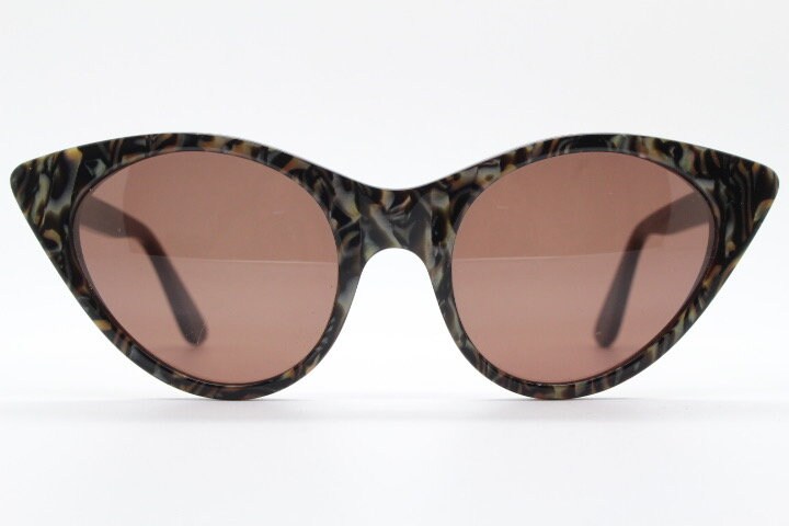 Opening Ceremony pointed cateye sunglasses. Womens classical cat eye marbled brown frame. Vintage. NOS. Y2K
