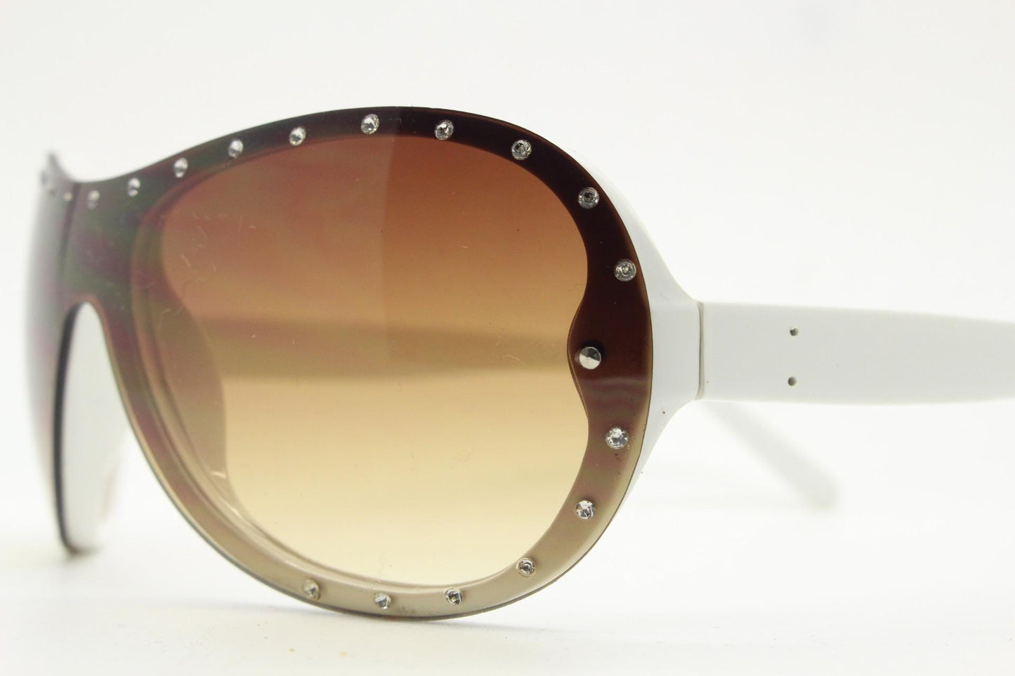 Y2K vintage visor aviator sunglasses with diamante. White wrap around mini mask shield design with curved mono lens. 2000s NOS. Rhinestone