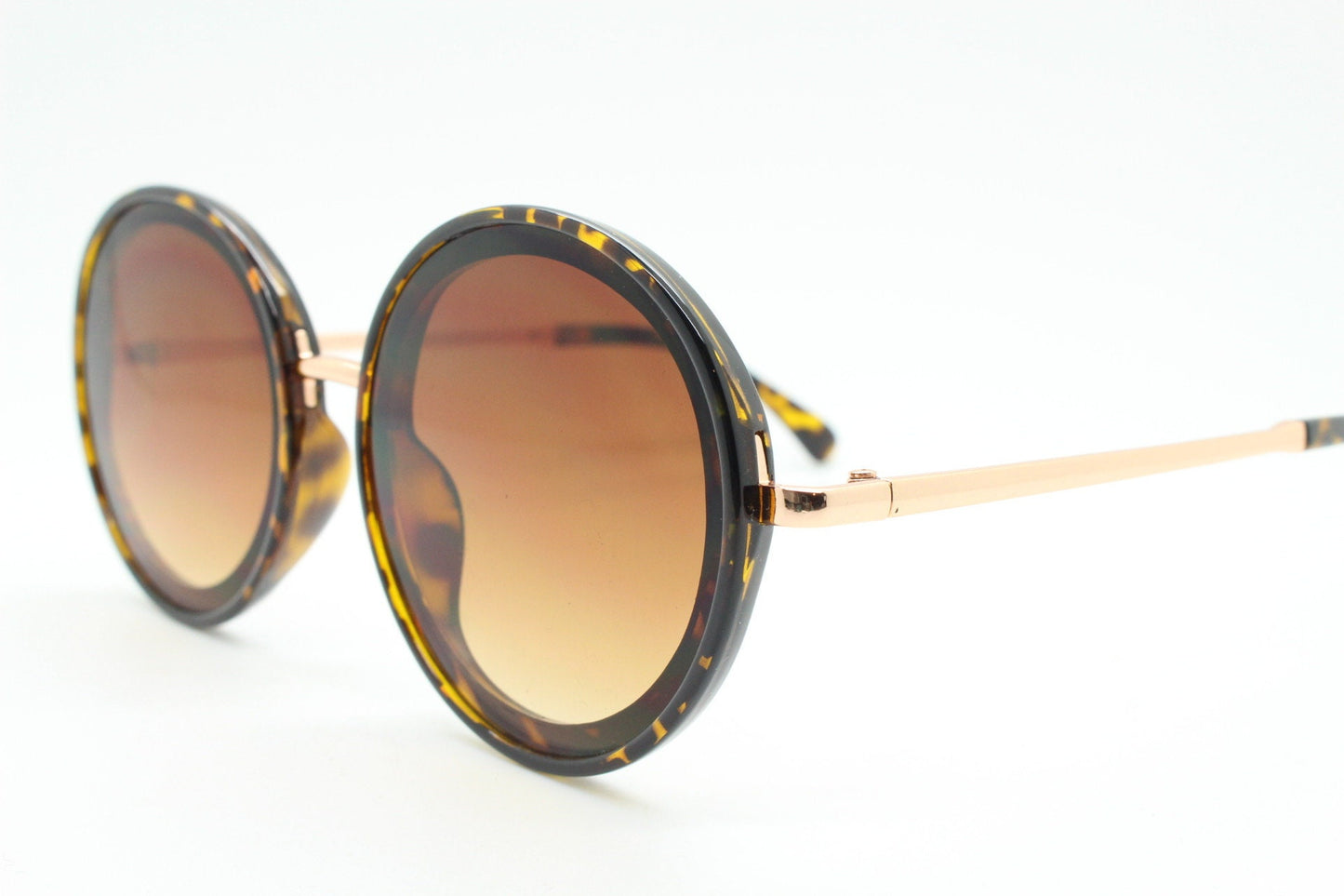 Y2k vintage round sunglasses. Women's tortoise frame with contrasting gold arms and brown flat sultry graduating lenses. Unused BNWT