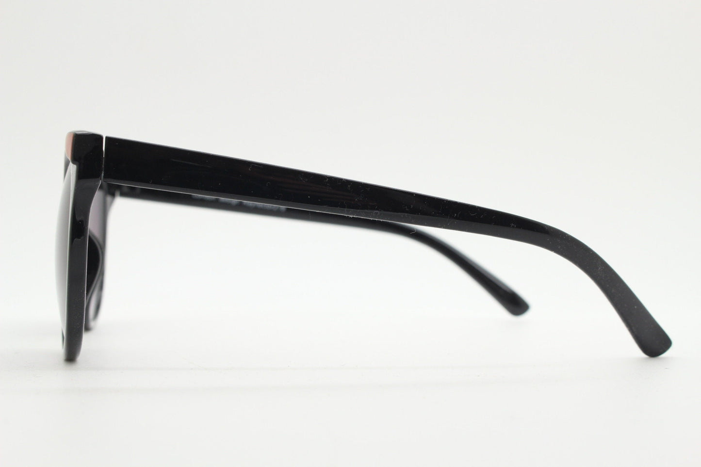 Vintage 80s flat top cat eye sunglasses. Womens black cateye with red brow and graduating smoky lenses. Rockabilly pin up. NOS catseye