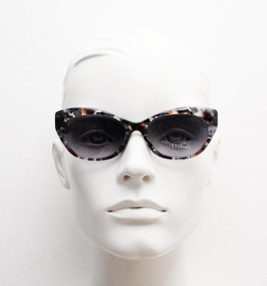 Piave 80s vintage colourful cat eye sunglasses made in Italy. Transparent cateye with abstract marbled patterns and gradient lenses. NOS