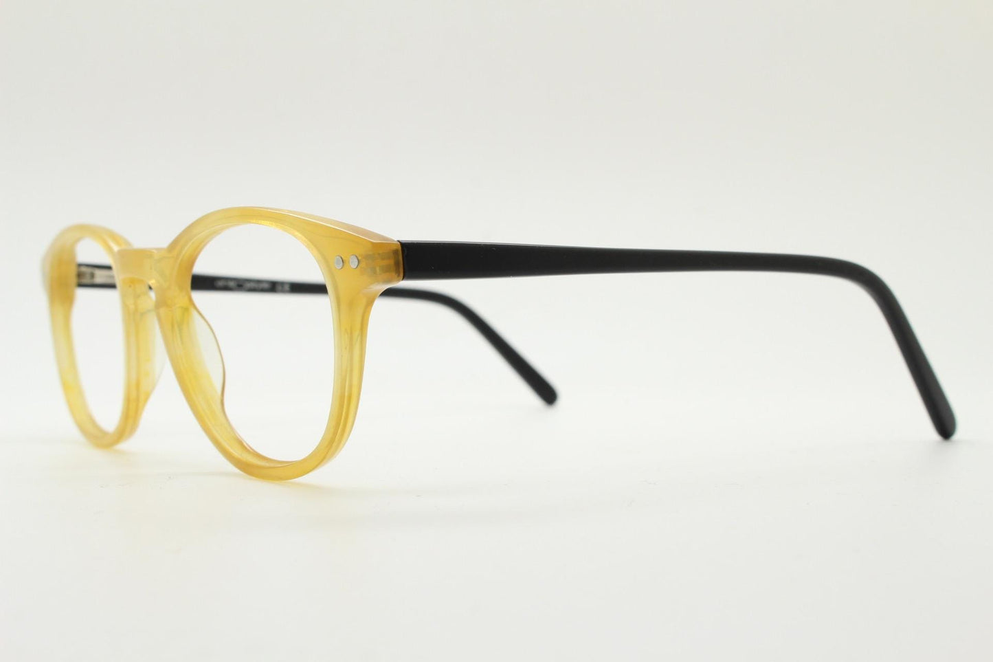 Entrostyle vintage round 40s design eye glasses. Beeswax coloured acetate optical frame with keyhole bridge and black arms. Prescription RX