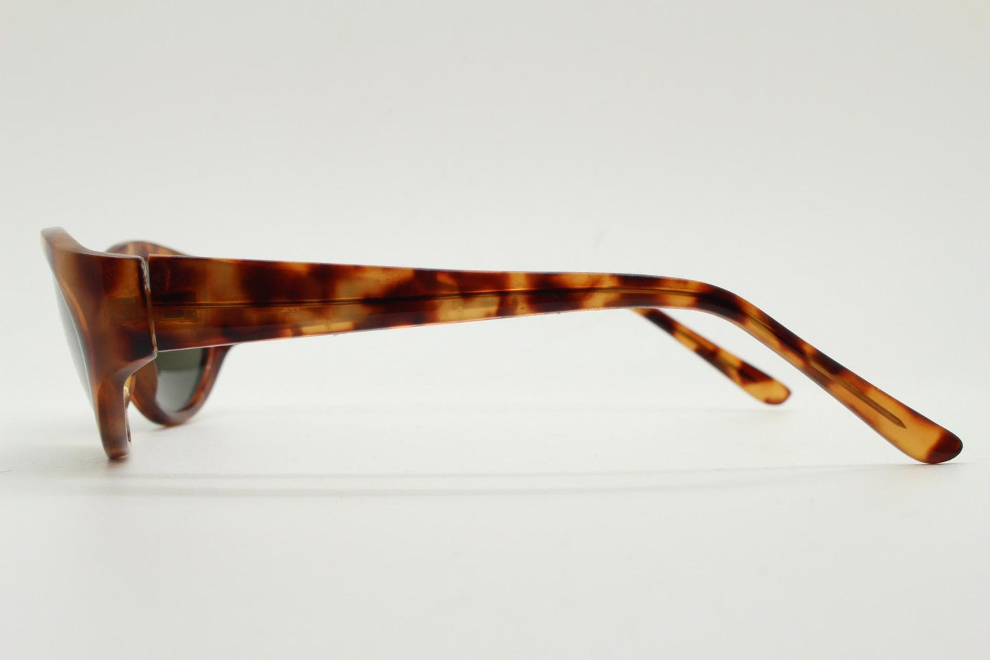 Vintage 90s oval chic cat eye sunglasses. Womens vibrant tortoise quality acetate frame with green lenses. 60s design. VGC NOS