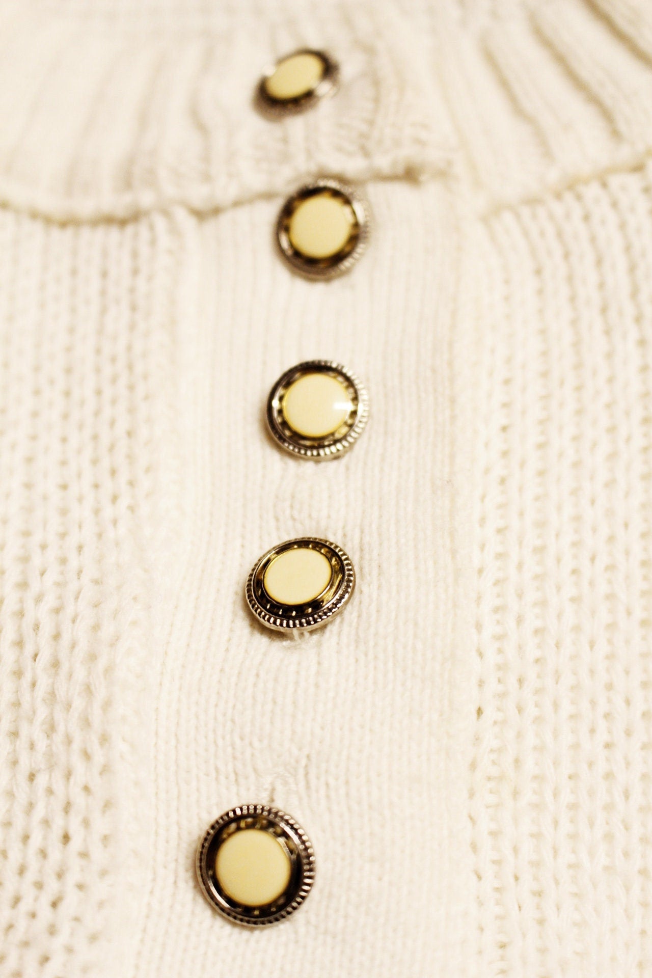 White 80s vintage knit jumper. Short sleeve womens sweater with exotic bird applique. Buttoned crew neck knitted pullover made in the UK