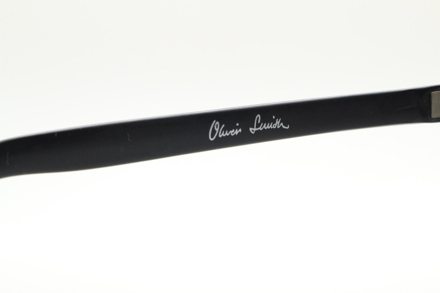Oliver Smith round eye glasses. Black matt finish optical frames with protruding corners and keyhole bridge. Prescription RX eyeglasses