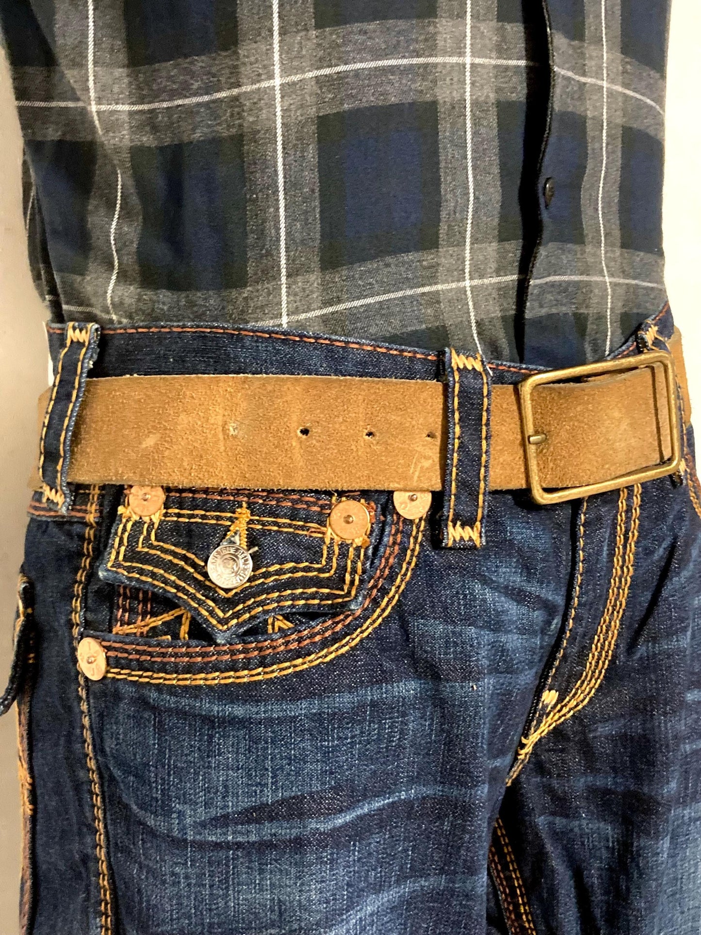 60s vintage thick brown suede 2" belt with large brass buckle. Made from genuine supple cowhide leather for jeans or trousers. Mens. Hippy