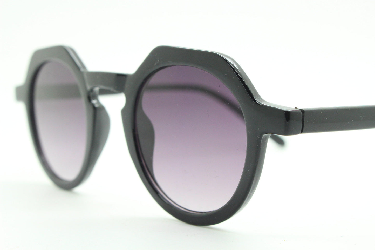 Vintage round flat top sunglasses. 30s, 40s design in black gloss frame with graduating lenses. Unused NOS