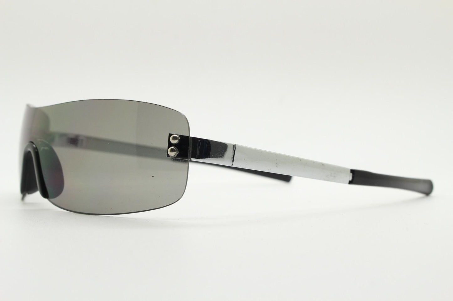 Y2k wraparound shield sunglasses. Grey curved monolens with straight chrome arms and light grey lenses. 00's Cosplay mini mask. NOS