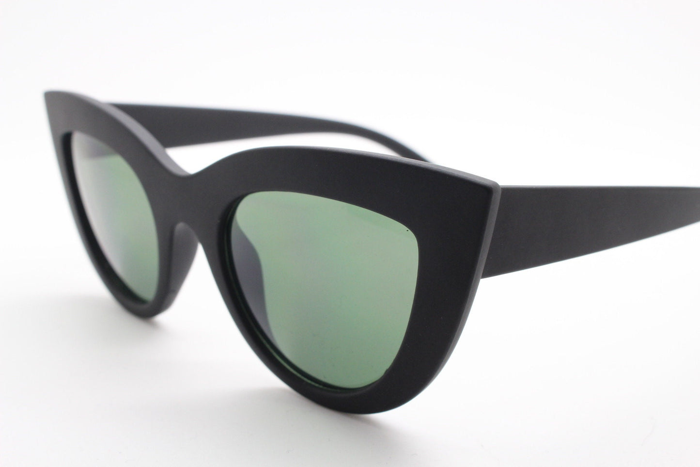 Vintage Y2K cat eye sunglasses. 2000s womens black solid frame cateye with green lenses . 50s style rockabilly pin up. NOS catseye