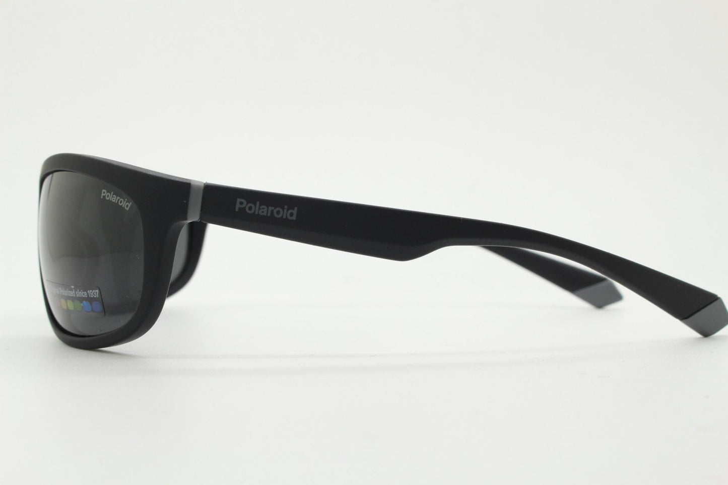 Polaroid vintage sports shield sunglasses. Black rubber finish curved wrap around frame with polarising lenses. 2000s. Y2K. Bug eye. NOS