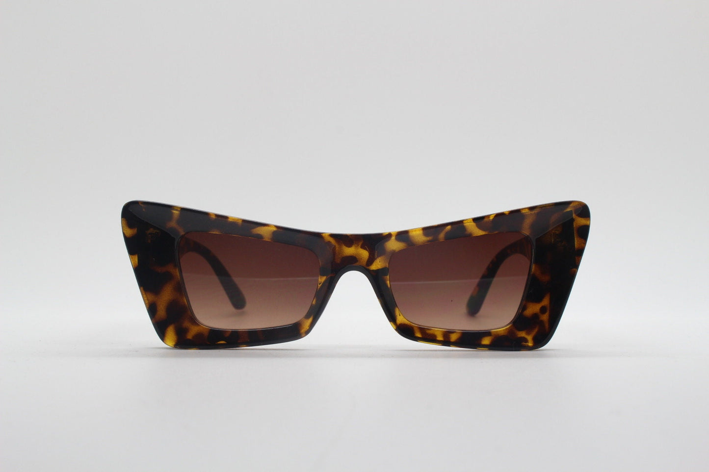 Y2K vintage dynamic winged cat eye sunglasses. Women's tortoise thick concave angled frame with graduating lenses. 2000s BNWT
