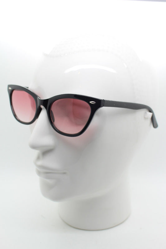 Vintage 90s pointed cat eye sunglasses. Womens black frame cateye with graduated red lenses. 50s style rockabilly, pin up. NOS catseye