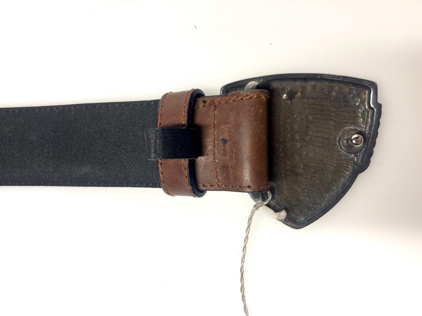 Iceberg 90s vintage belt in matt brown genuine leather with heraldic shield style buckle. For dress or jeans. Made in Italy. BNWT. NOS