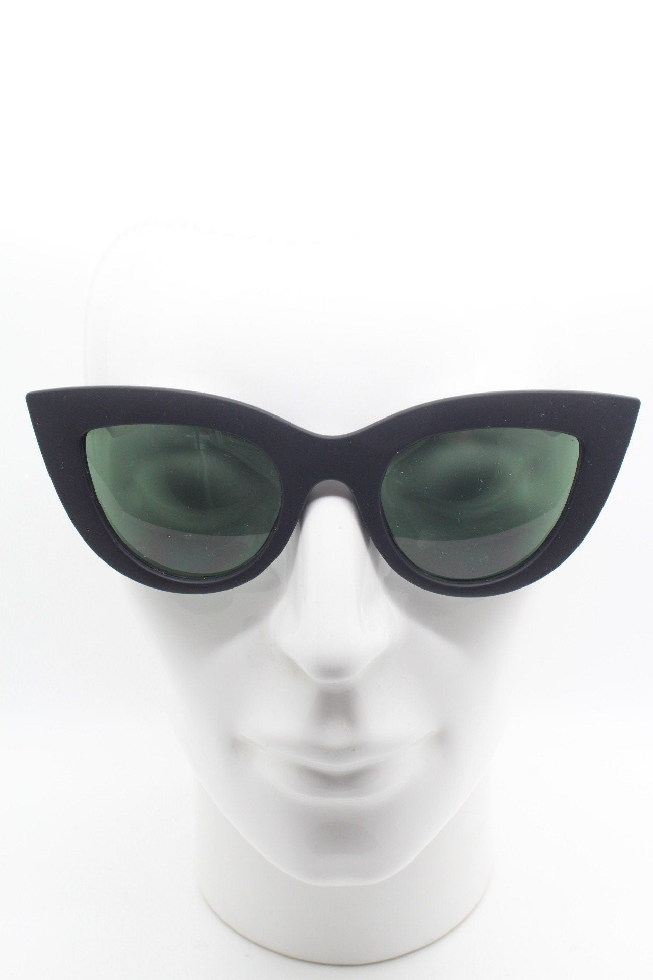 Vintage Y2K cat eye sunglasses. 2000s womens black solid frame cateye with green lenses . 50s style rockabilly pin up. NOS catseye
