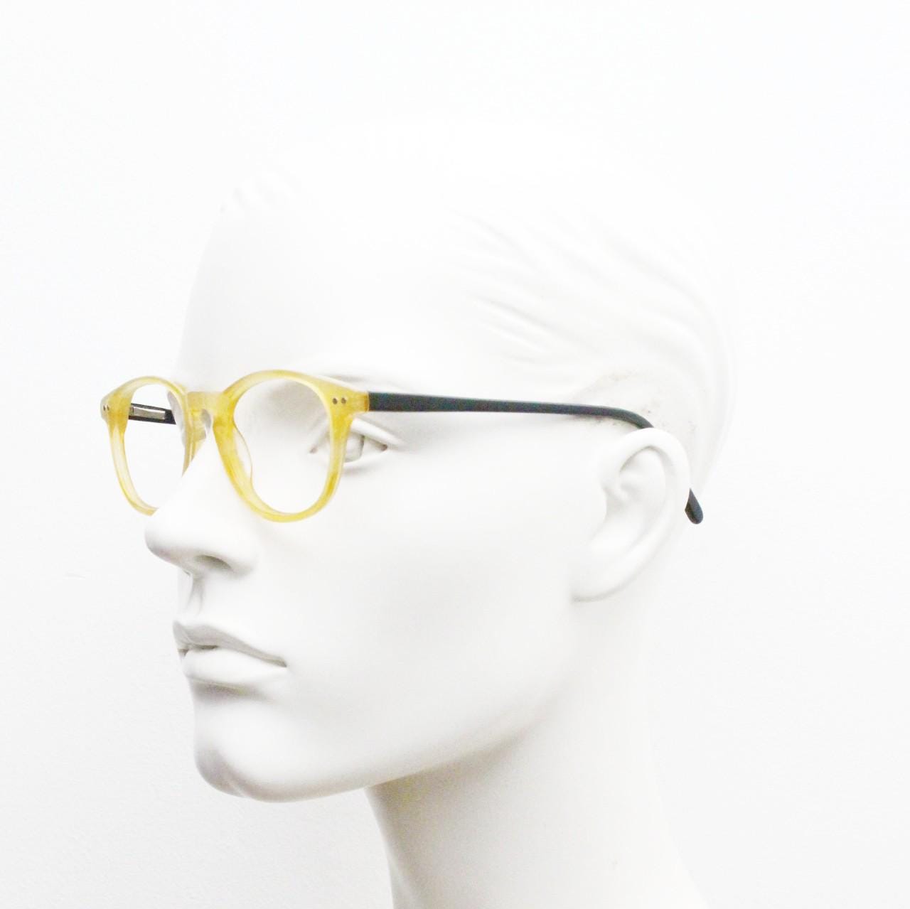 Entrostyle vintage round 40s design eye glasses. Beeswax coloured acetate optical frame with keyhole bridge and black arms. Prescription RX