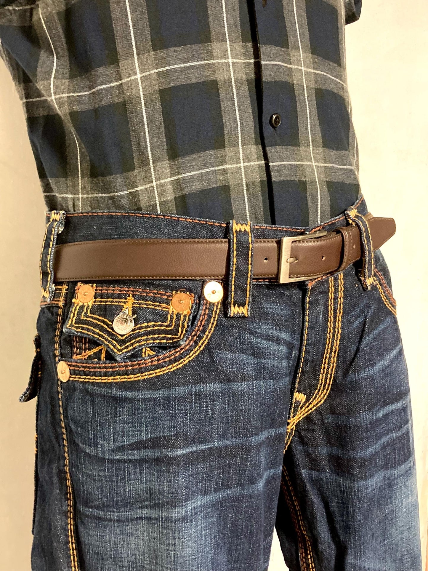 90s vintage dark brown genuine leather belt made in Italy by Dents. Real cowhide with matt textured finish for trousers or jeans. Mens NOS