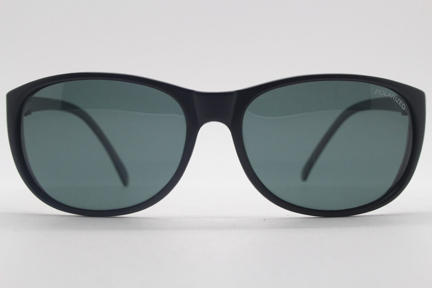 Y2K vintage round side window polarized sunglasses. Black matt frame with curved shield lenses. Small fitovers. 2000s goggle