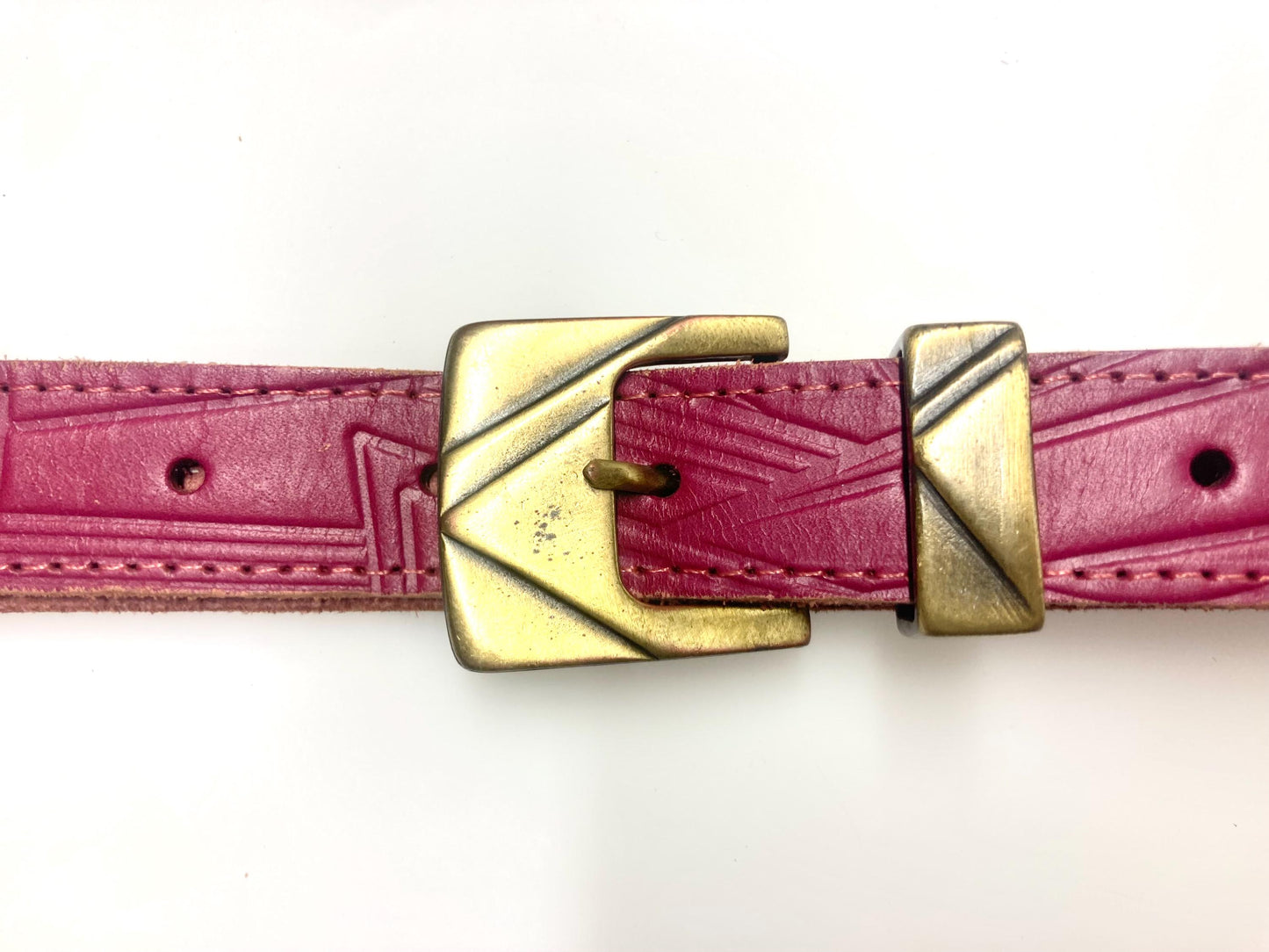 80s vintage womens pink genuine leather 1" belt Made in France. Abstract embossed pattern with brass buckle. For jeans or dress. VGC. NOS