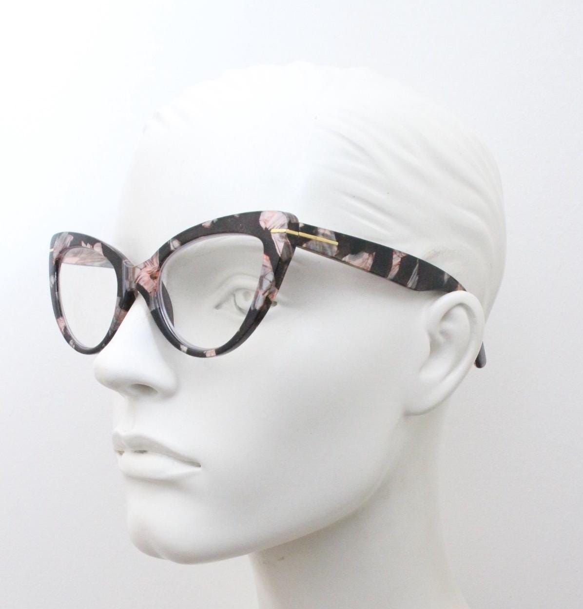 Dynamic pointed cat eye glasses. Transparent chunky cateye optical frame with pink and grey abstract pattern. Vintage Prescription RX