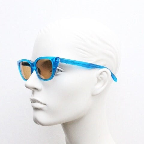 Retrosuperfuture thick cat eye sunglasses hand made in Italy. Intense blue acetate chunky frame with contrasting brown lenses. BNWOT
