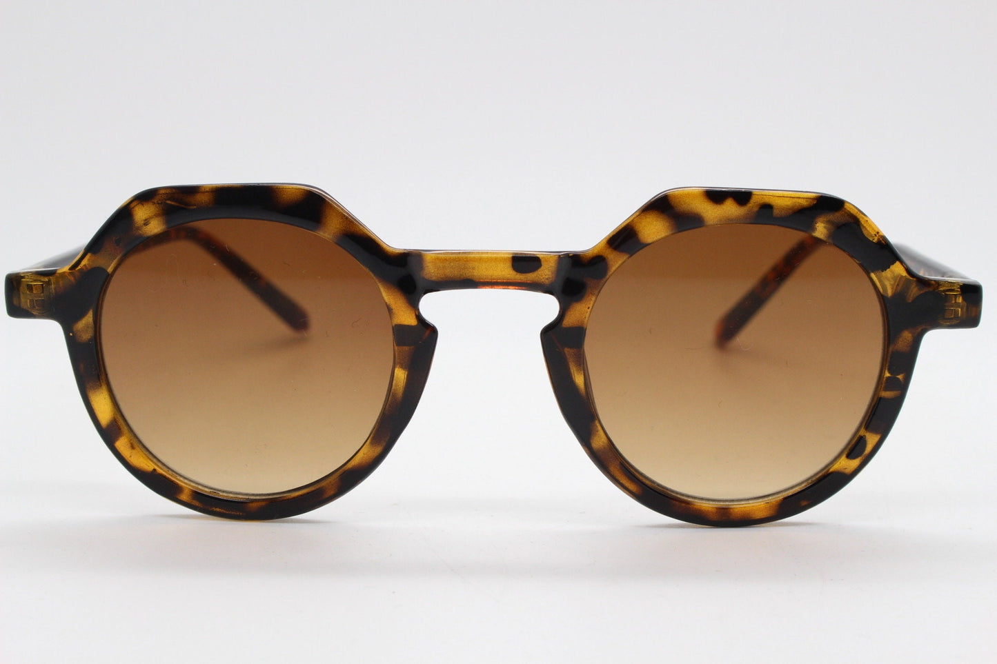 90s vintage round flat top sunglasses. 30s, 40s style tortoise frame with Havana brown lenses. BNWT