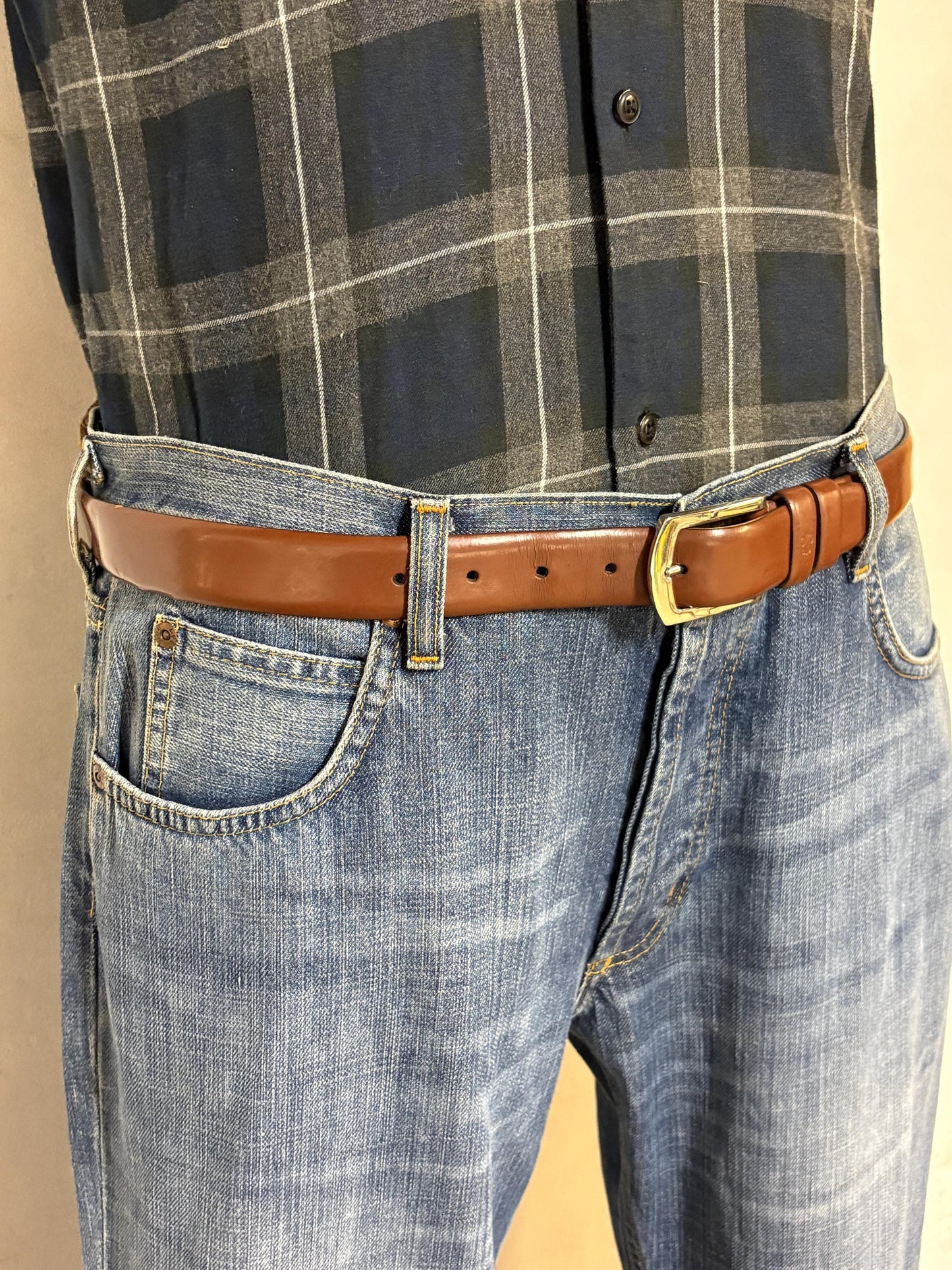 Van Laack 90s vintage chocolate brown genuine leather belt made in Italy. Seamless smooth finish with silver buckle. NOS. Mens Large