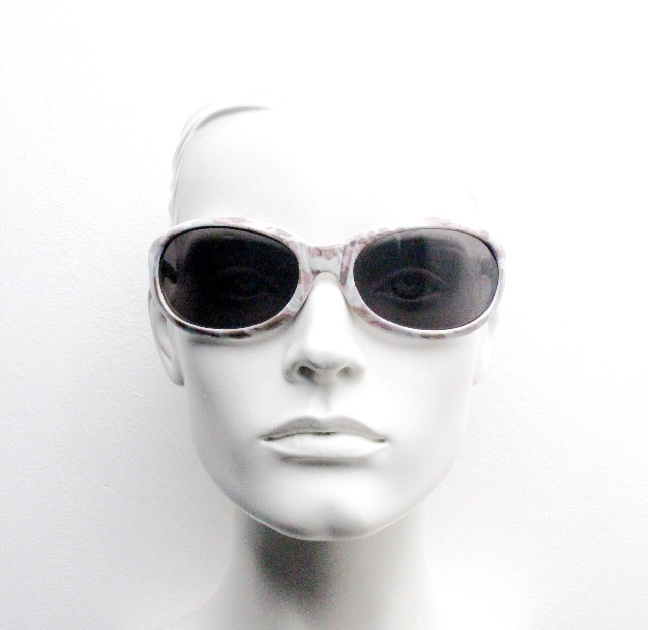 Y2k vintage curved camouflage pattern sunglasses. Wrap around bug eye 60s style shield frame with unbelievable cammo print. 2000s unused NOS