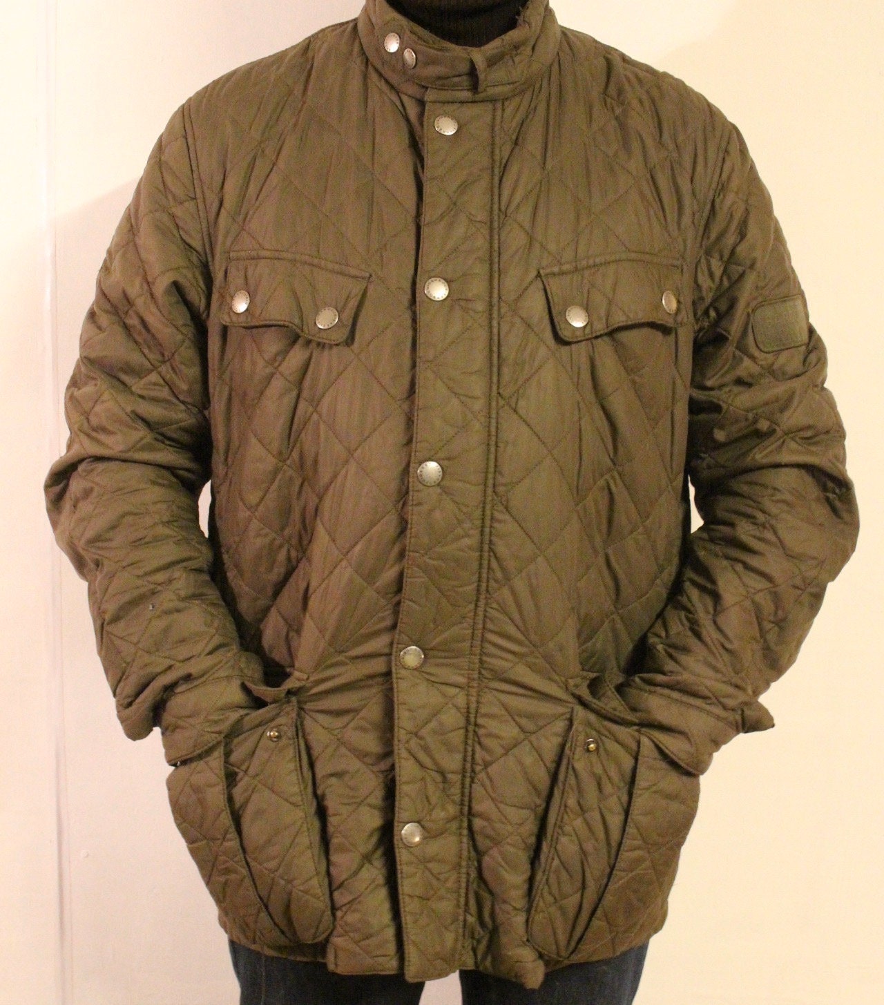 Barbour vintage quilted three quarter length 4 pocket round neck jacket. Khaki green M65 design with stamped stud buttons. Size L