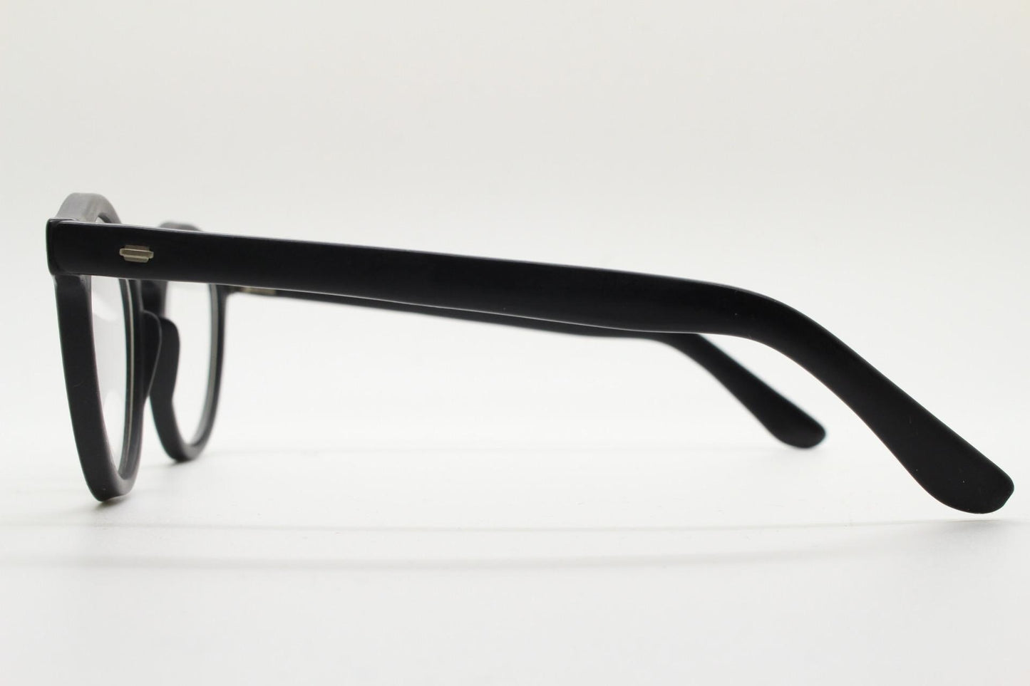 Oliver Smith round eye glasses. Black matt finish optical frames with protruding corners and keyhole bridge. Prescription RX eyeglasses