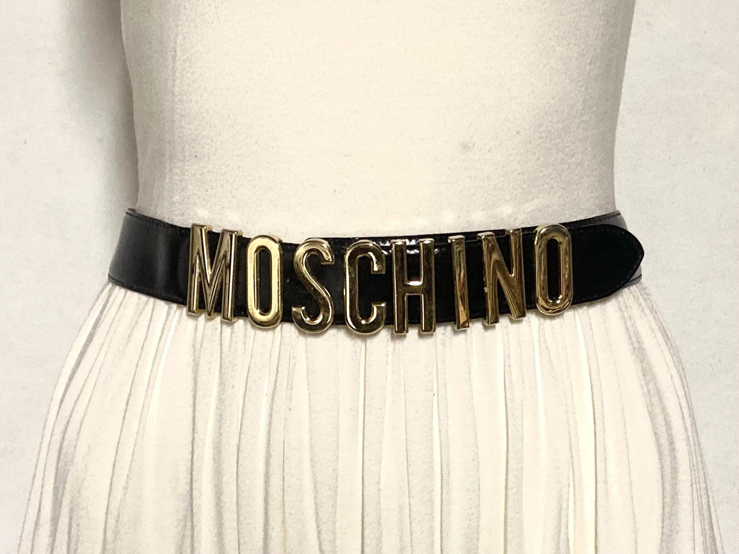 Moschino 90s vintage womens dress belt in black genuine leather. Iconic individual golden moving letters logo. Made in Italy. 80s. NOS