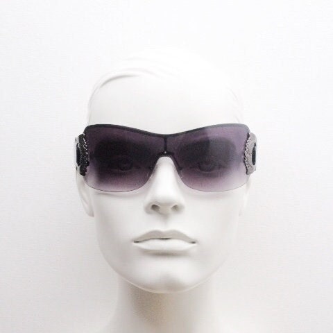 Y2K vintage futuristic visor sunglasses. 2000's black wraparound mono lens mini mask shield design. Superhero. 00's NOS