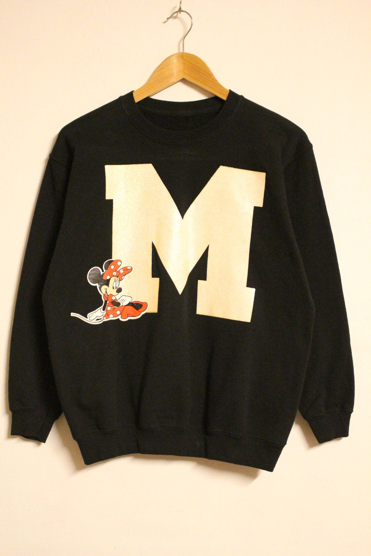 Vintage Y2K Disney Minnie Mouse black sweatshirt with big M logo. Womens crew neck cheerleader pullover
