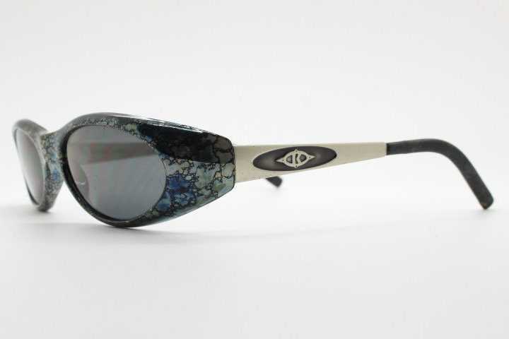 Killer Loop Shedevil 90s vintage shield sunglasses made in Italy. Low profile wrap around design with unique metallic print. One off sample