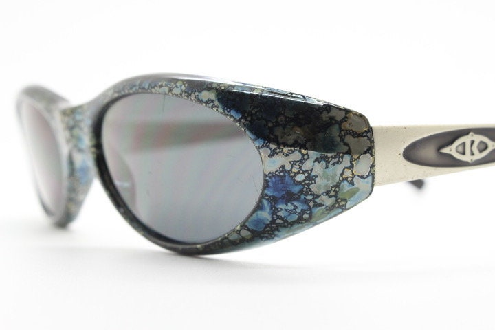 Killer Loop Shedevil 90s vintage shield sunglasses made in Italy. Low profile wrap around design with unique metallic print. One off sample