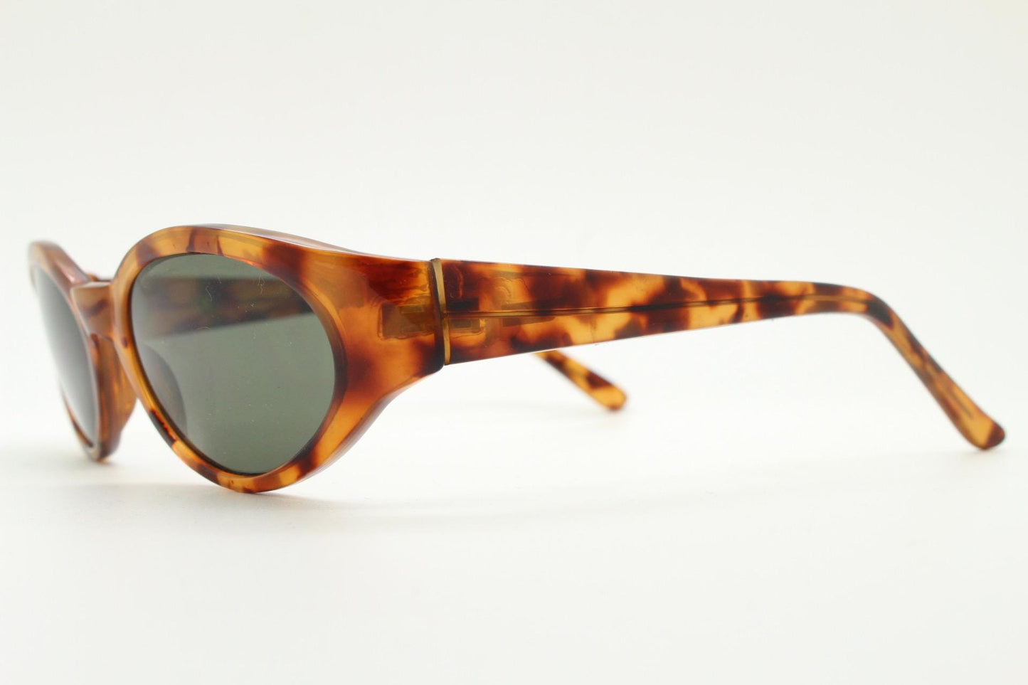 Vintage 90s oval chic cat eye sunglasses. Womens vibrant tortoise quality acetate frame with green lenses. 60s design. VGC NOS