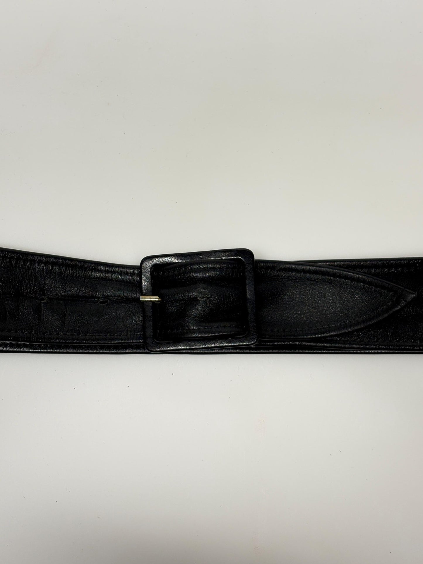 Astor 80s vintage womens leather 2" dress feature belt. Fine quality all black subtle statement belt with covered buckle. Rockabilly revival