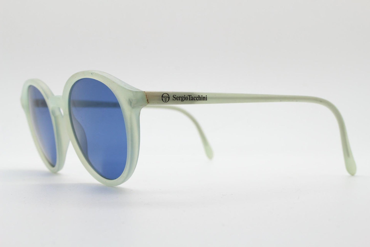 Sergio Tacchini 80s vintage round horn rim sunglasses made in Italy. Transparent pale blue frosted acetate frame with navy lenses. NOS