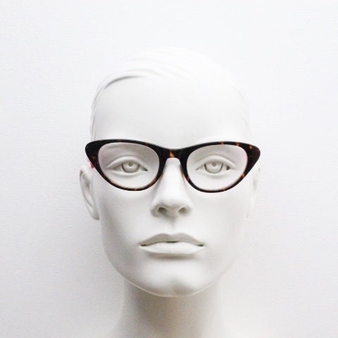 Isaac Mizrahi vintage cat eye glasses. Womens dark tortoise cateye optical frames with pink arms. Prescription eyeglasses. RX NOS spectacles