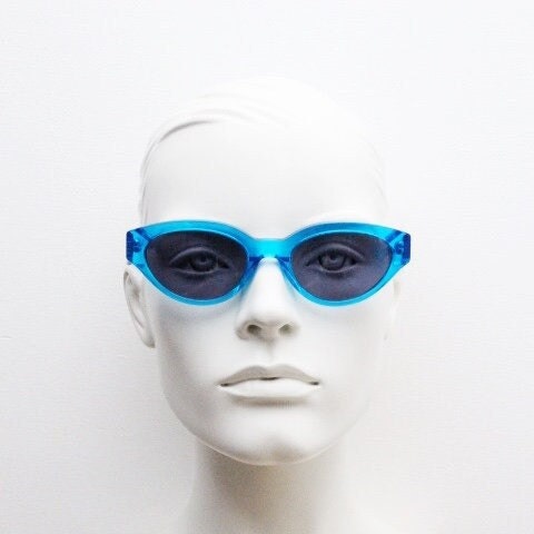 Retrosuperfuture thick cat eye sunglasses hand made in Italy. Intense blue acetate chunky frame with tasteful navy lenses. NOS