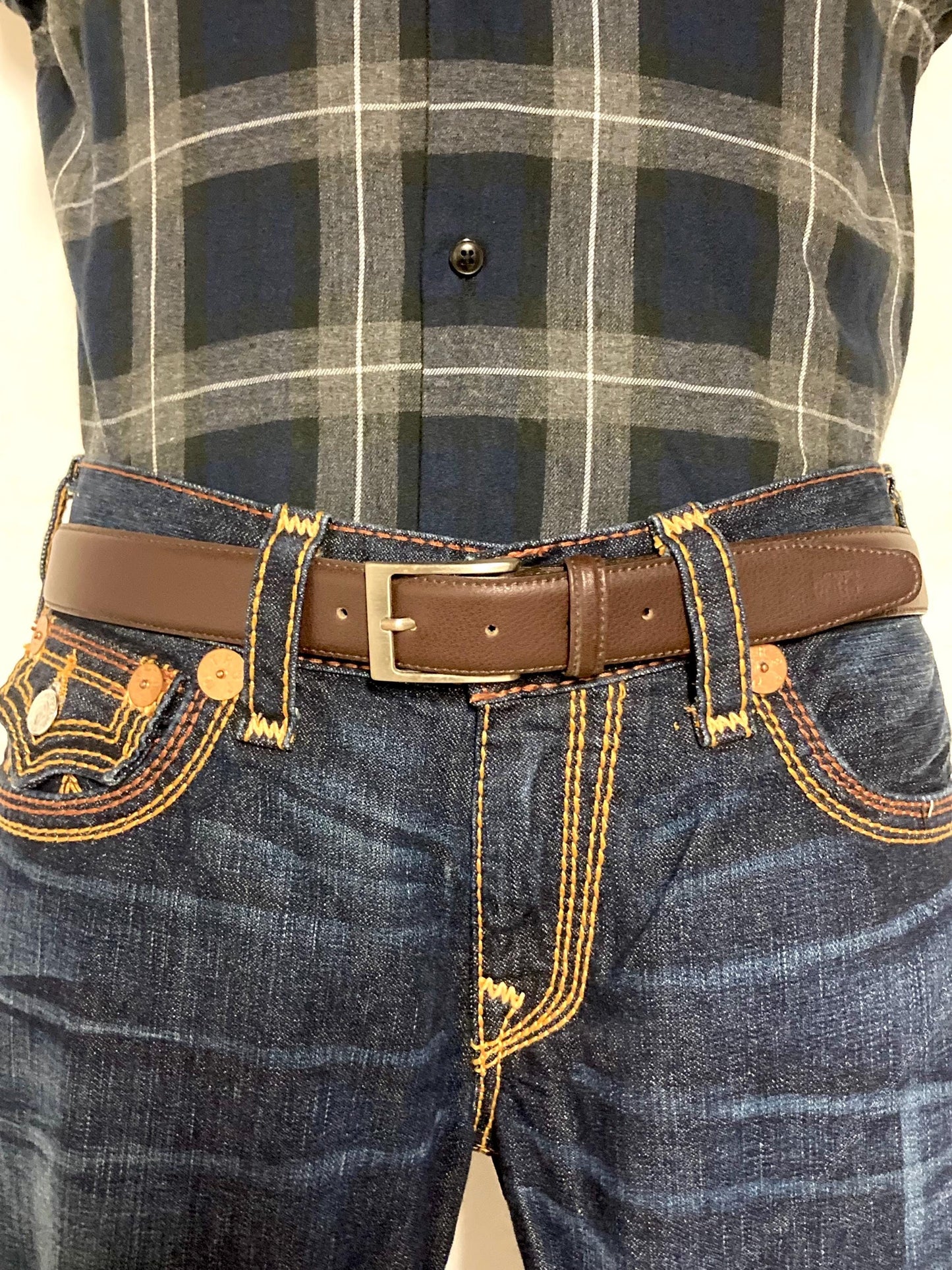 90s vintage dark brown genuine leather belt made in Italy by Dents. Real cowhide with matt textured finish for trousers or jeans. Mens NOS
