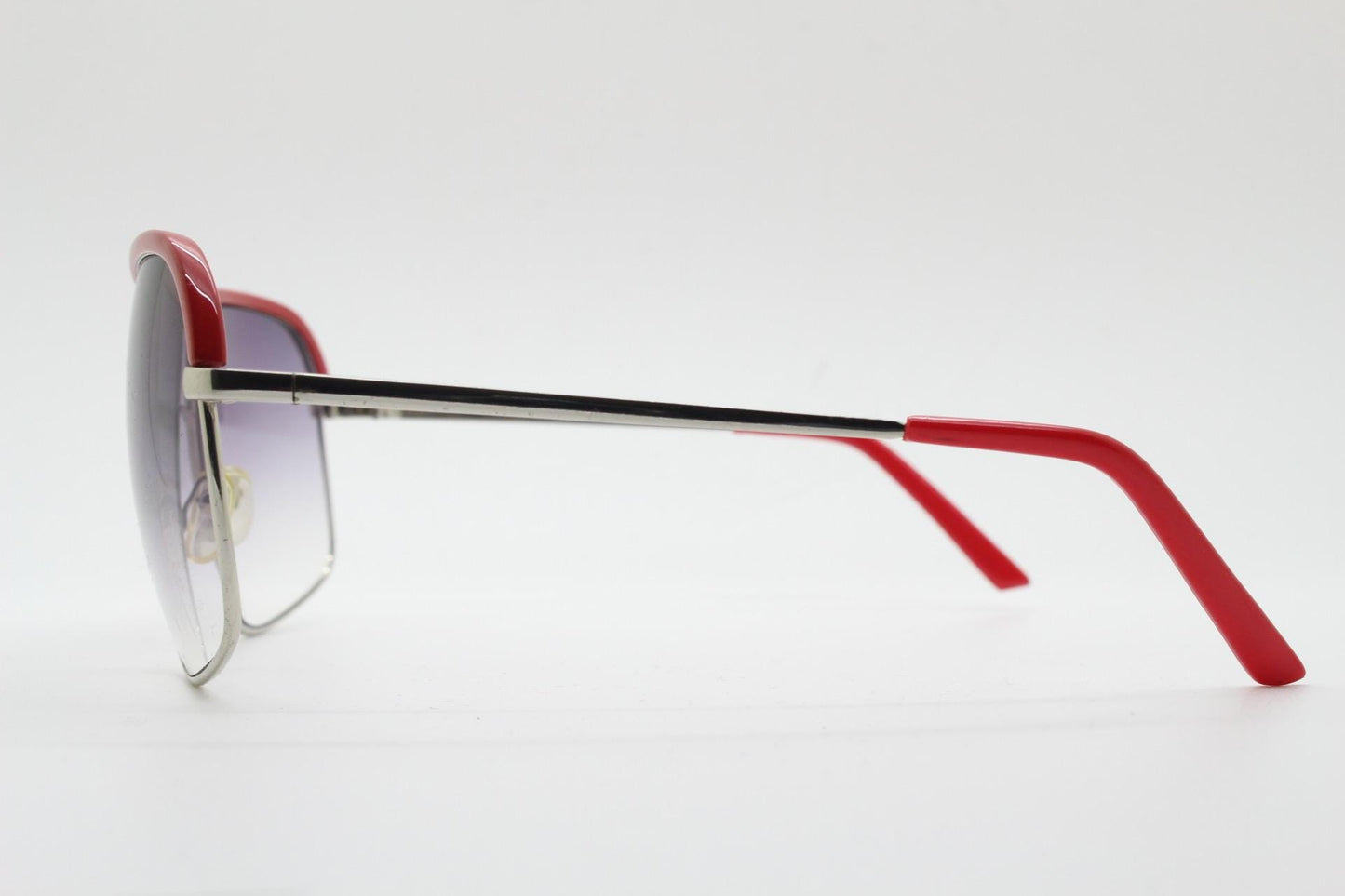 Y2K vintage square aviator sunglasses. Silver metal 70s design frame with red brow with graduating light tone lenses. 2000s. NOS aviators